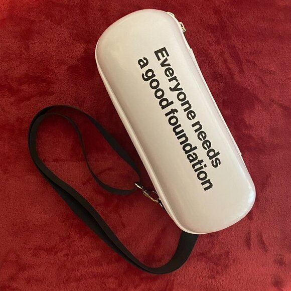 Revlon Huge Lot SPF Foundation & Brush & TravelBag - Picture 9 of 11